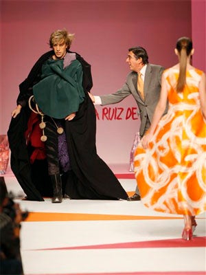 Sacha Baron Cohen Crashes "Prada" Fashion Show
