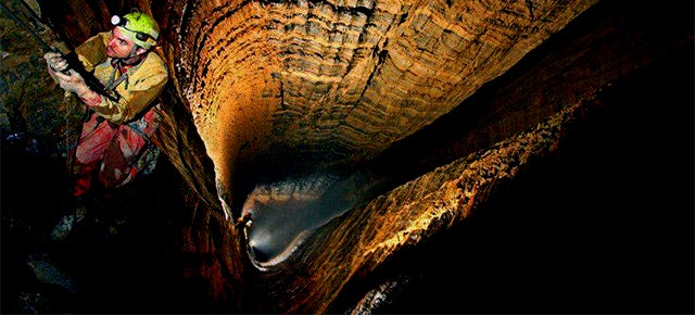 The complete map to Earth&#39;s deepest cave—7,208 feet deep, 8 miles long
