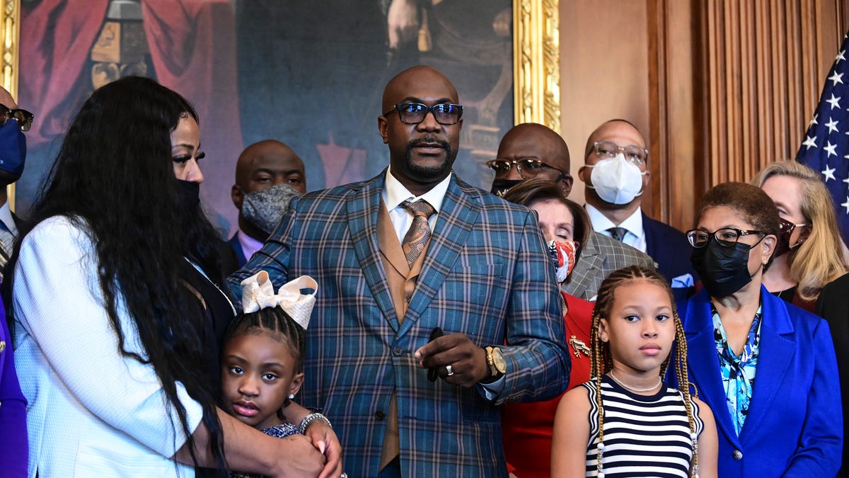 NBA, WNBA, MLS players urge Senate to pass George Floyd Justice in Policing Act 1 NBA, WNBA, MLS players urge Senate to pass George Floyd Justice in Policing Act