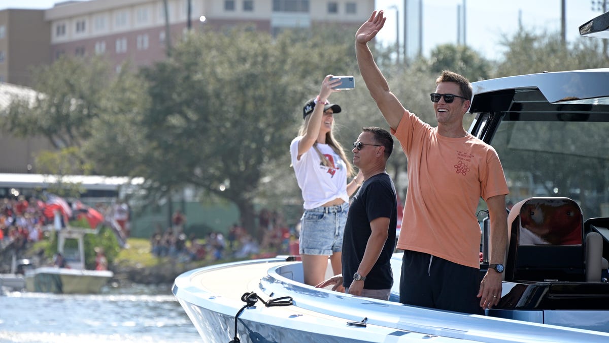 Tom Brady makes news? You don't say... 1 Tom Brady makes news? You don't say...