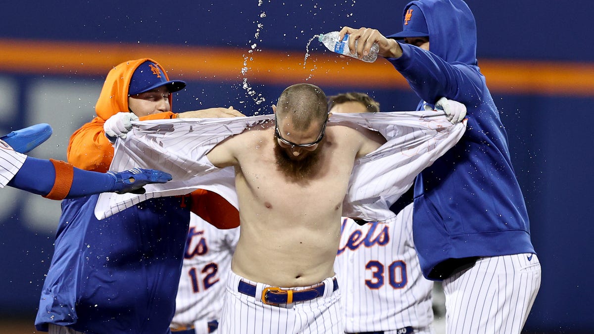 Patrick Mazeika rewrites MLB history books (no, really) with walk-off fielder’s choice 1 Patrick Mazeika rewrites MLB history books (no, really) with walk-off fielder’s choice