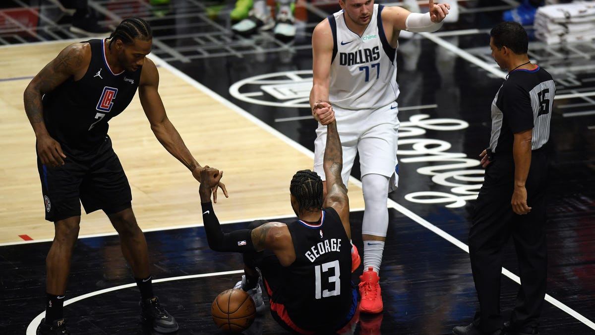 The Clippers can’t afford to do this, and yet, they’re doing it 1 The Clippers can’t afford to do this, and yet, they’re doing it