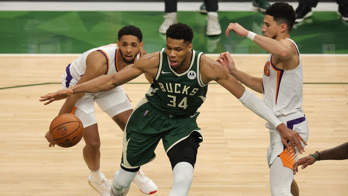 How Giannis is making the game easier for himself and his teammates 1 How Giannis is making the game easier for himself and his teammates