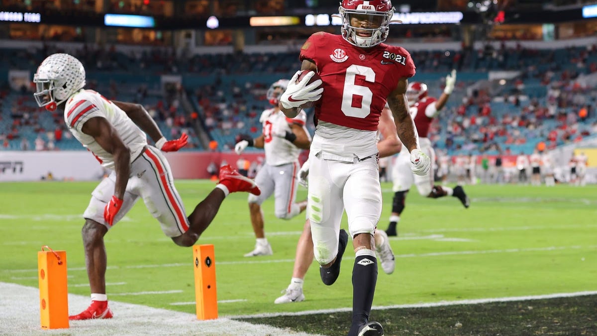 Nope, sorry, I’m tired of hearing it — size does NOT matter when it comes to DeVonta Smith’s talent - Nope, sorry, I’m tired of hearing it — size does NOT matter when it comes to DeVonta Smith’s talent