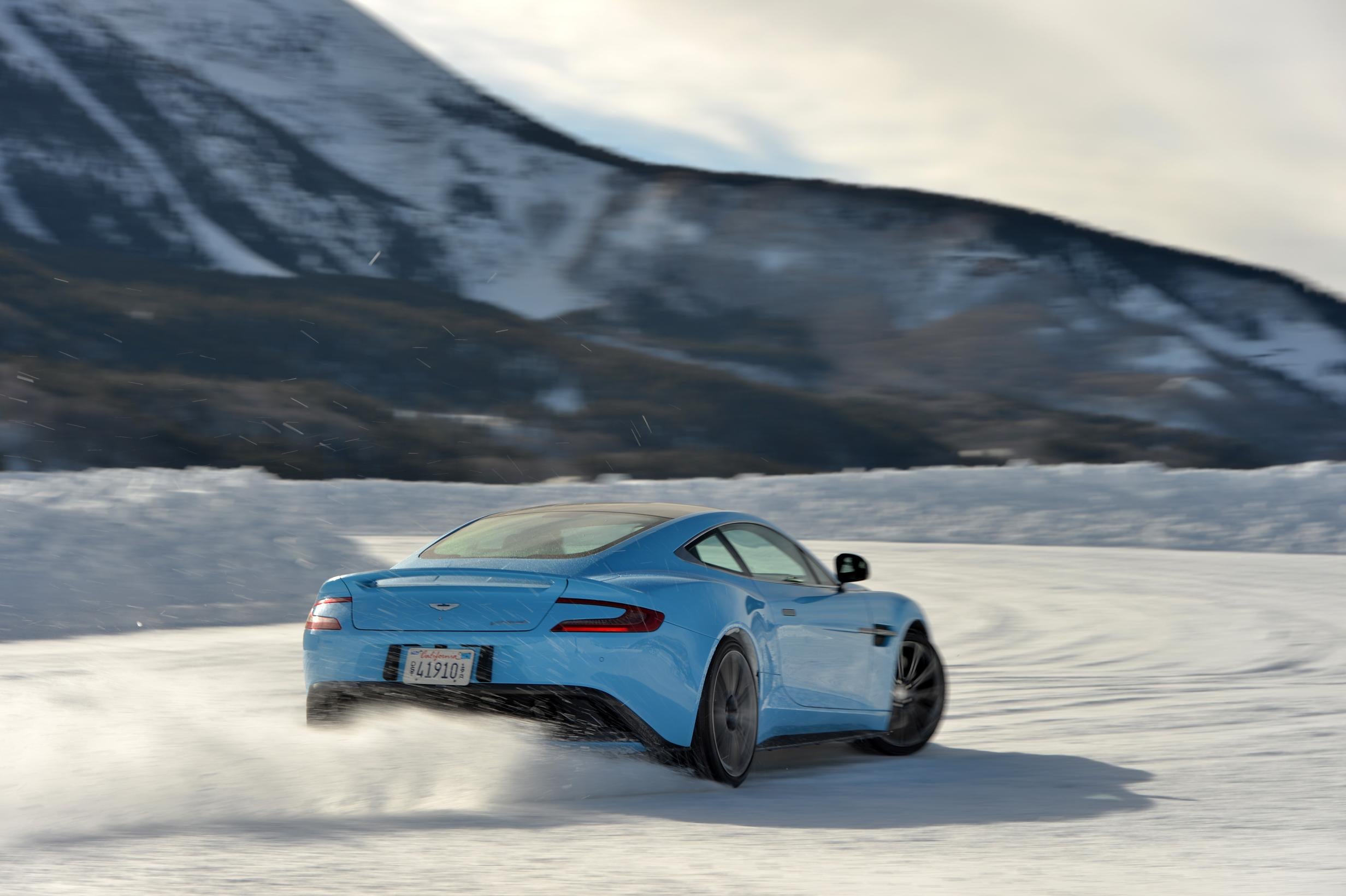Aston martin escuela de hielo