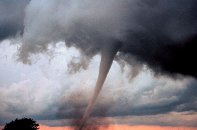 Physicist Proposes 1,000-Foot Anti-Tornado Walls Across the Midwest