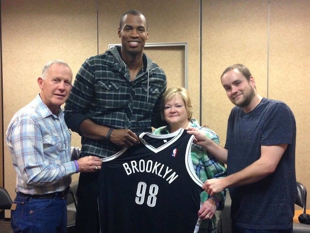 Jason Collins Meets With Matthew Shepard&#39;s Family