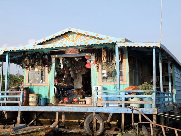 Cambodia's floating village migrates with the seasons