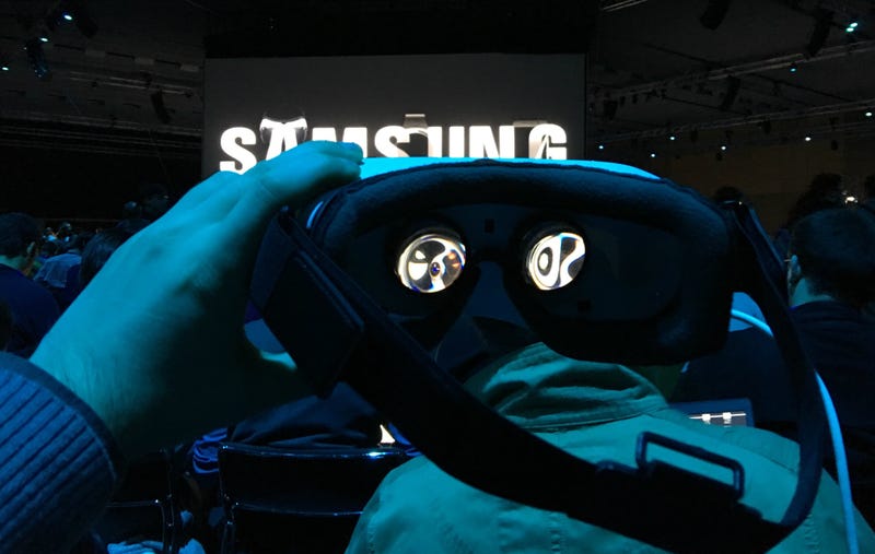 Samsung Put Me in an Absurd Hell Chamber of Virtual Reality Headsets