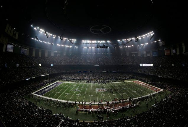 The Best And Most Surreal Photographs From The Power Outage At The Superdome