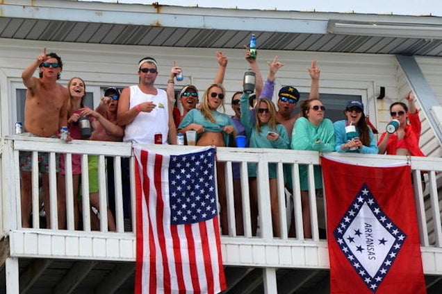 Reporter Captures The Fleeting Glory Of Youth In One Spring Break Photo