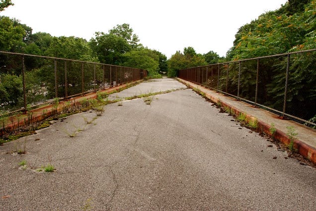 Take a stroll down Staten Island's freeway to nowhere