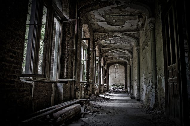 9 of the Most Fascinating Abandoned Mansions from Around the World