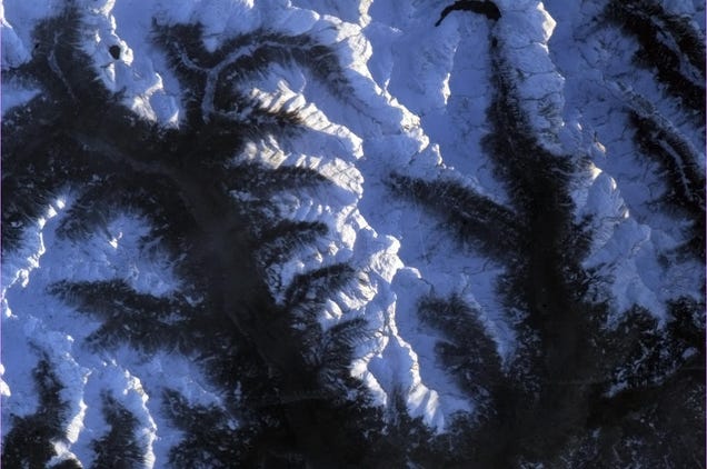Awe-Inspiring Pictures Taken from the ISS as the New Year Begins