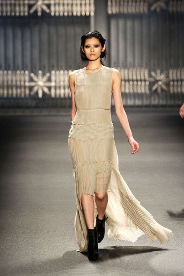 Vera Wang Makes Pleat Pleat Music