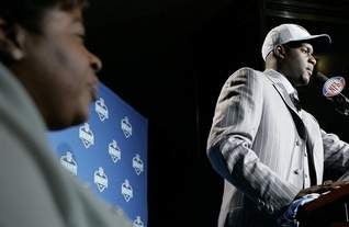 Vince Young's Mom Says He Doesn't Want to Play Football Anymore
