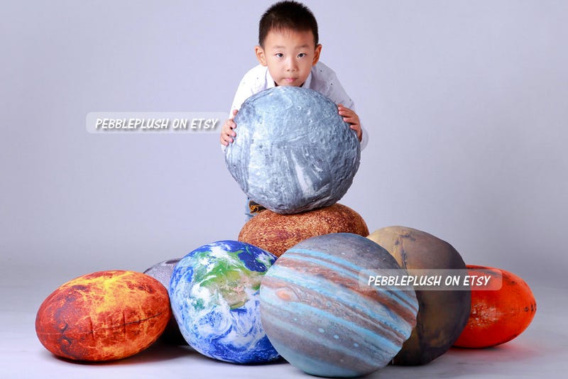 Planetary Pillows Let You Sleep With Our Solar System