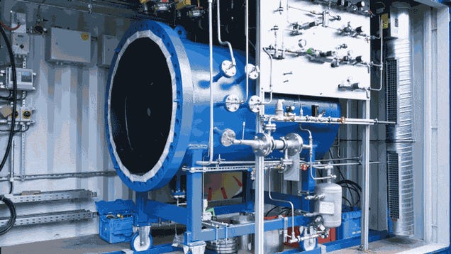 This Machine Turns Water And CO2 Into Petrol