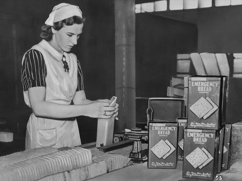 The Evolution of Canned Food and Drink In 38 Pictures