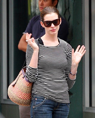 Anne Hathaway "Surrenders" Jewelry To FBI