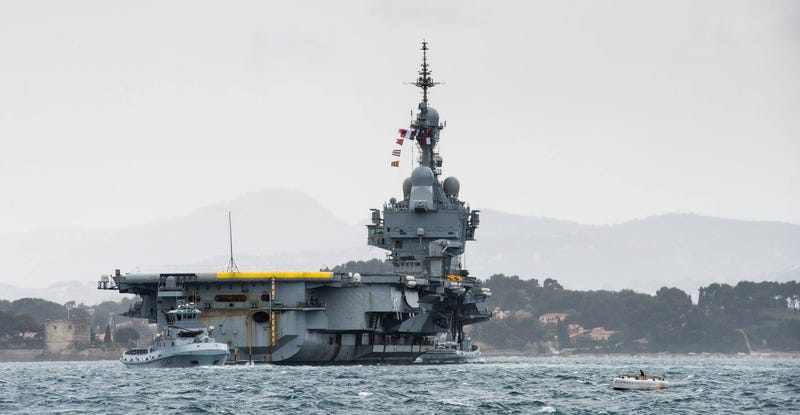 Super Étendard Attack Jets Make Their Last Carrier Catapult Launches Ever 