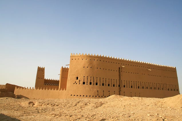 Saudi Arabia Is Building a 600-Mile Wall Along the Iraq Border