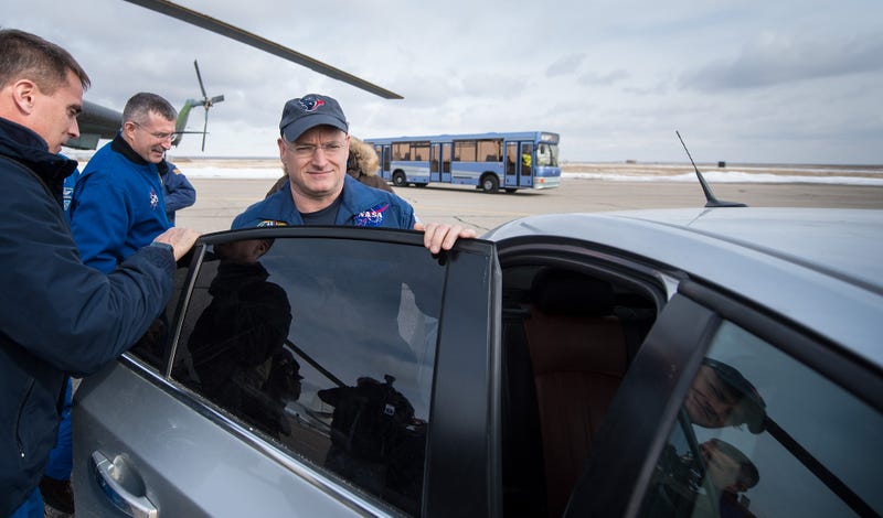 Is NASA's Scott Kelly Allowed to Take His Blue Jumpsuit Off?