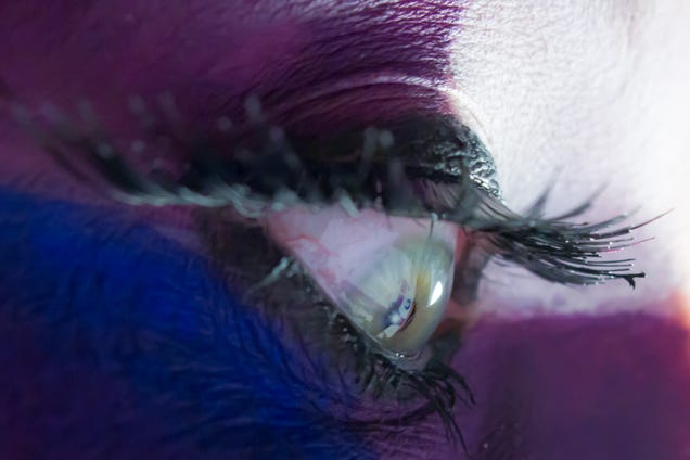 13 Images Reflected In Someone's Eye