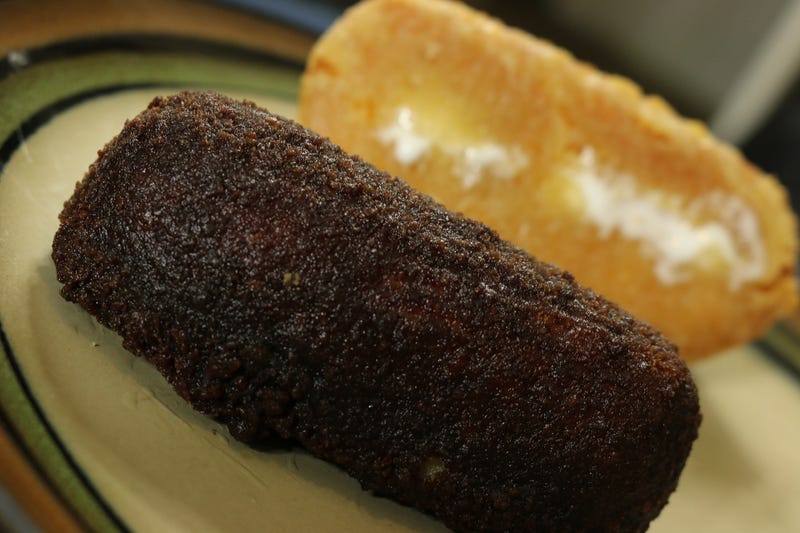 Snacktaku Cooks And Eats Hostess Deep Fried Twinkies