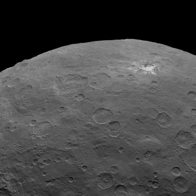 # sonda espacial arriba al planeta enano Ceres#El planeta enano Ceres. B0xnqzrsw7qmnoicos3m