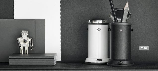 Let a Tiny Trash Can Dispose of Your Desk Clutter