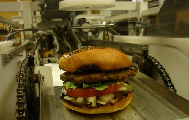 Este robot “fabrica” seis hamburguesas por minuto