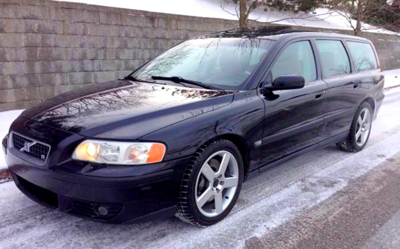 For $4,900CA, This 2004 Volvo V70R Could Be Your Canadian Club