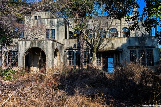 This Modern Japanese Ruin Would Make a Fascinating Computer Game
