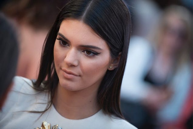 Report: Kendall Jenner Threw Cash at a Waitress Who Wouldn't Serve Her
