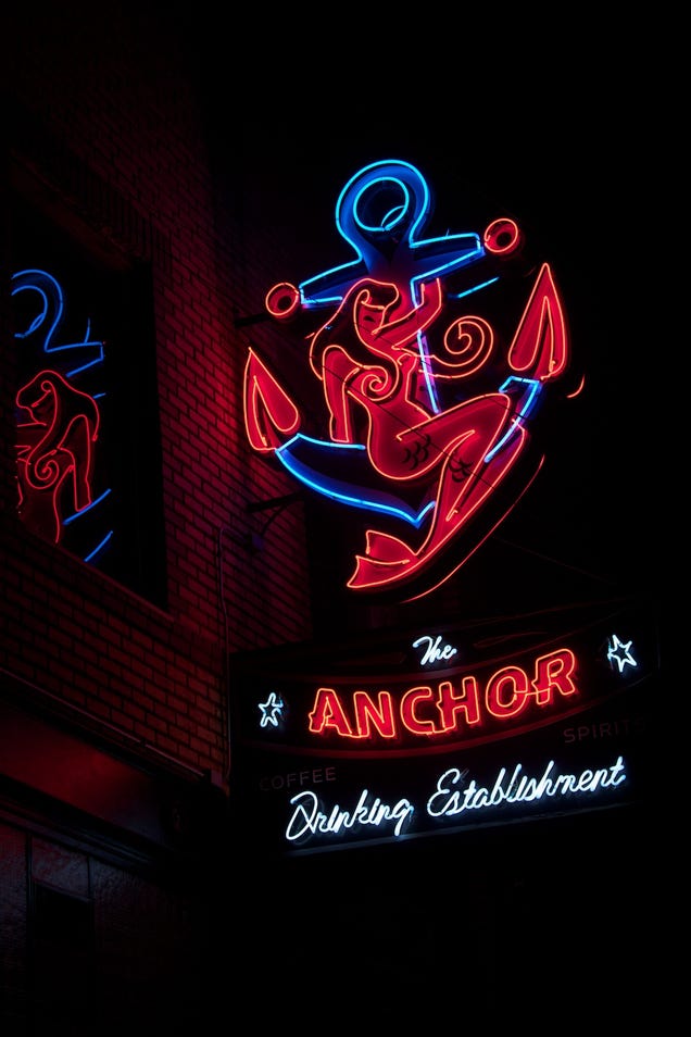 19 Dazzling Photos Of Neon Signs