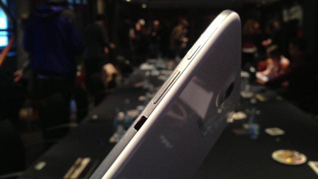 Galaxy Note 8.0 Hands On: The 8-Inch Tablet That's an 8-Inch... Phone