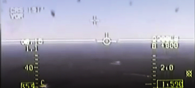 Watch these aircraft avoiding a catastrophe at the very last second
