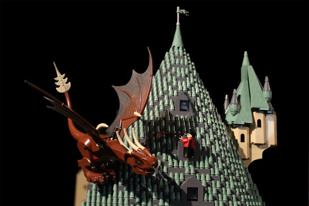 Hogwarts Comes To Life In This Incredible 400,000-Brick LEGO Diorama