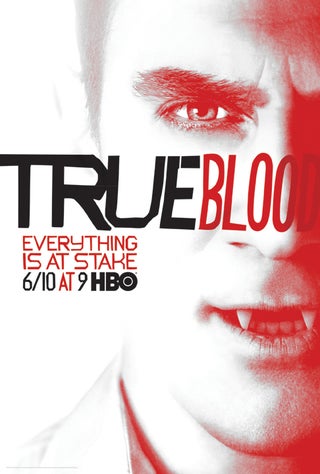 First glimpse of a fanged Chris Meloni from True Blood!