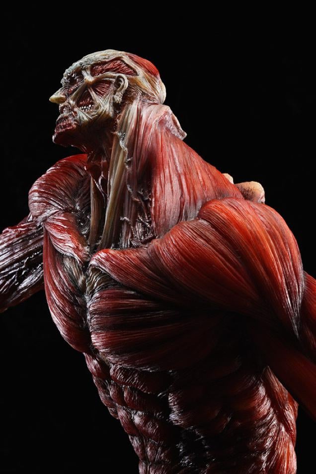 attack on titan colossal titan statue