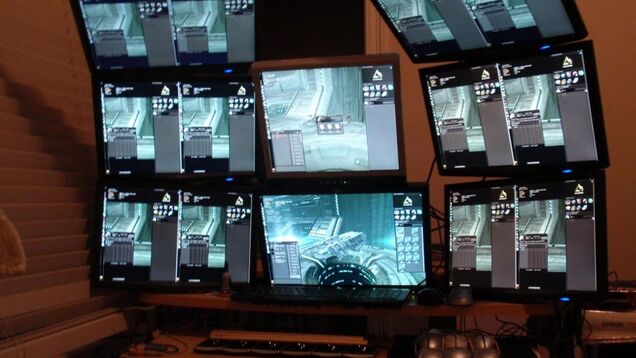 Online Gaming Rig Redefines The Meaning Of "Multiplayer"