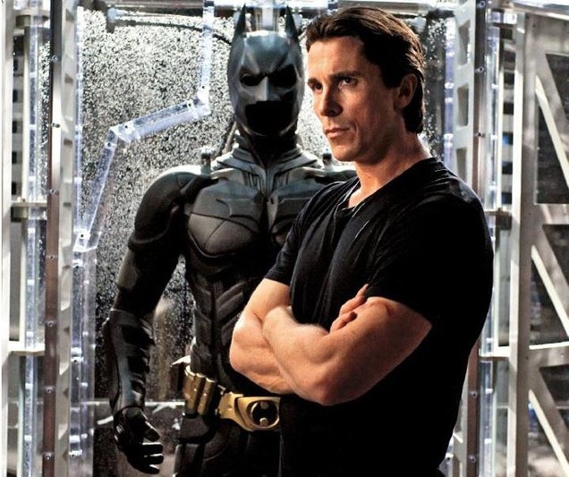 6 new Dark Knight Rises snapshots show off Batman's Bat-abs
