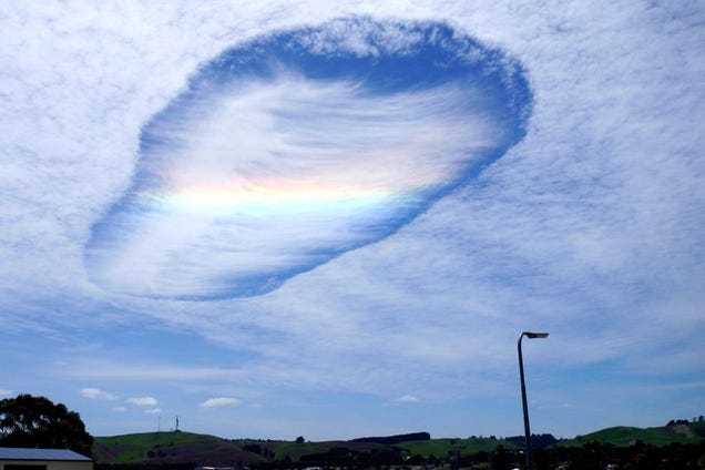 Este Esquisito, Glittering Nuvem Só apareceu no céu sobre a Austrália