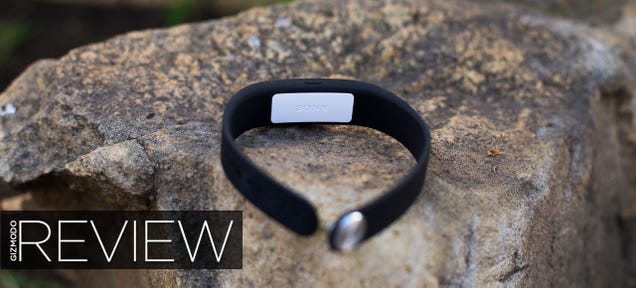 Sony SmartBand SW10 Review: Swings For the Fences, Misses By a Mile