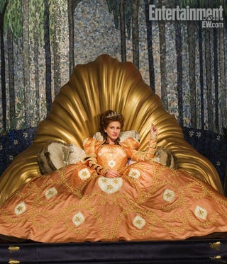 Julia Roberts gives her best Evil Queen face in Tarsem Singh's Snow White