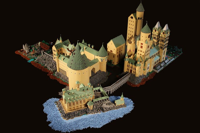 Hogwarts Comes To Life In This Incredible 400,000-Brick LEGO Diorama