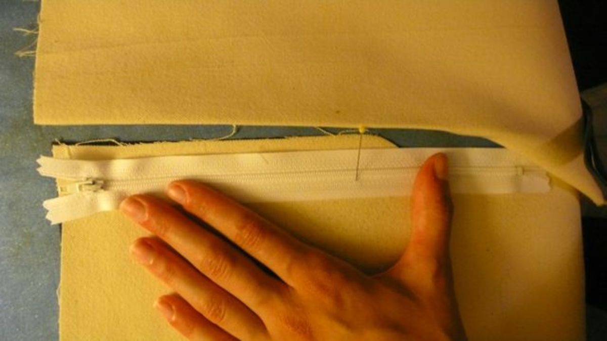 How To Make A Pair Of White Short-Shorts