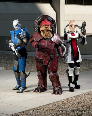 Unbelievable Mass Effect Cosplay Ditches Humans For Alien Dress-ups