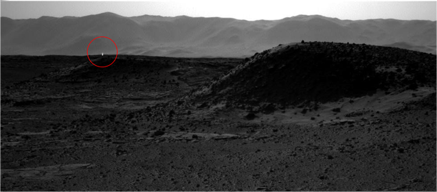 O que é essa luz brilhante capturado por Curiosity em Marte?